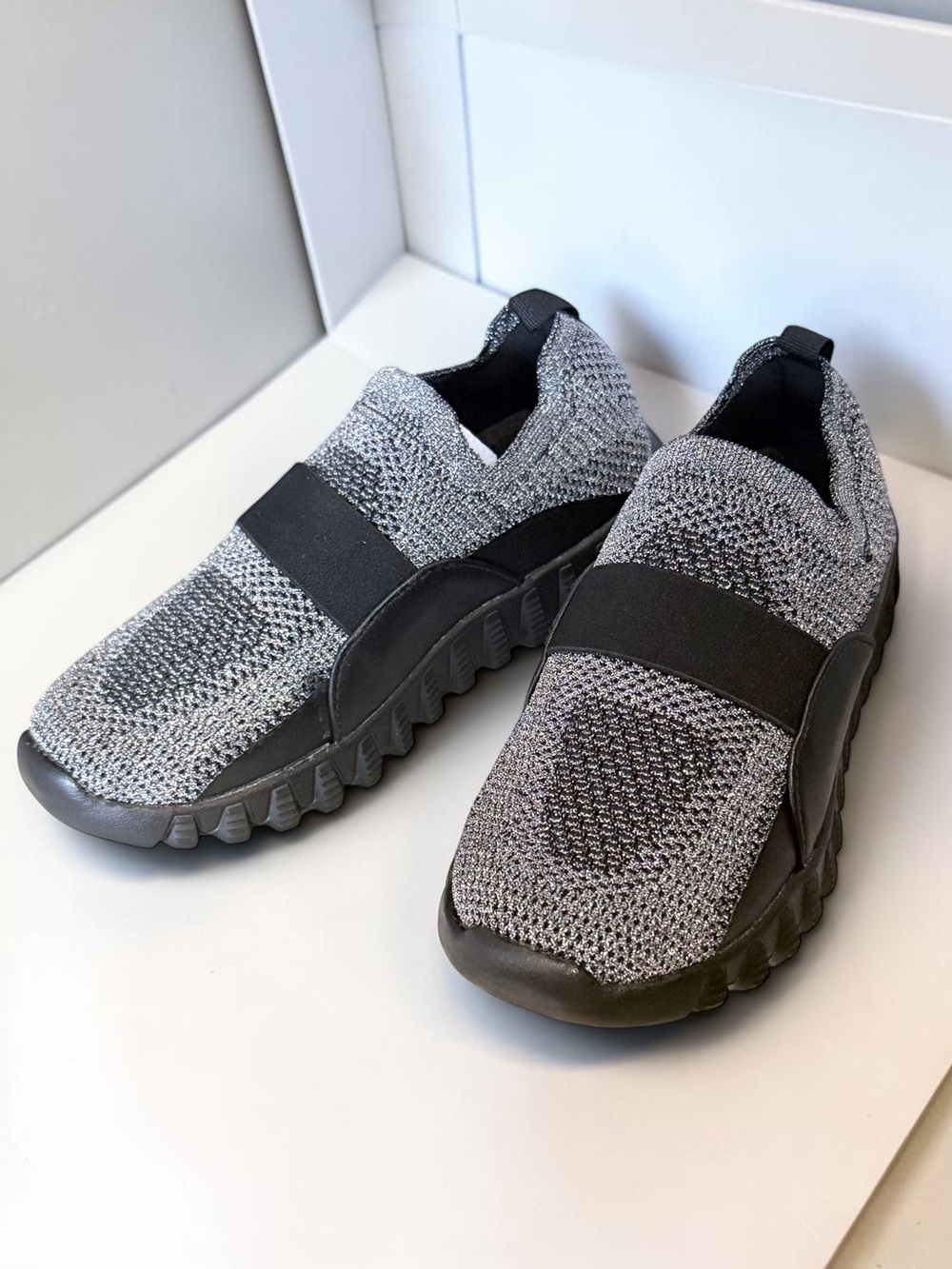 Kids Metallic Silver Gray Knit Slip-On Sneakers Size 1 NWT Bernie Mev